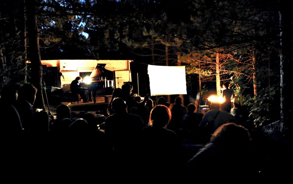 Two artists involved in an extemporaneous composition.